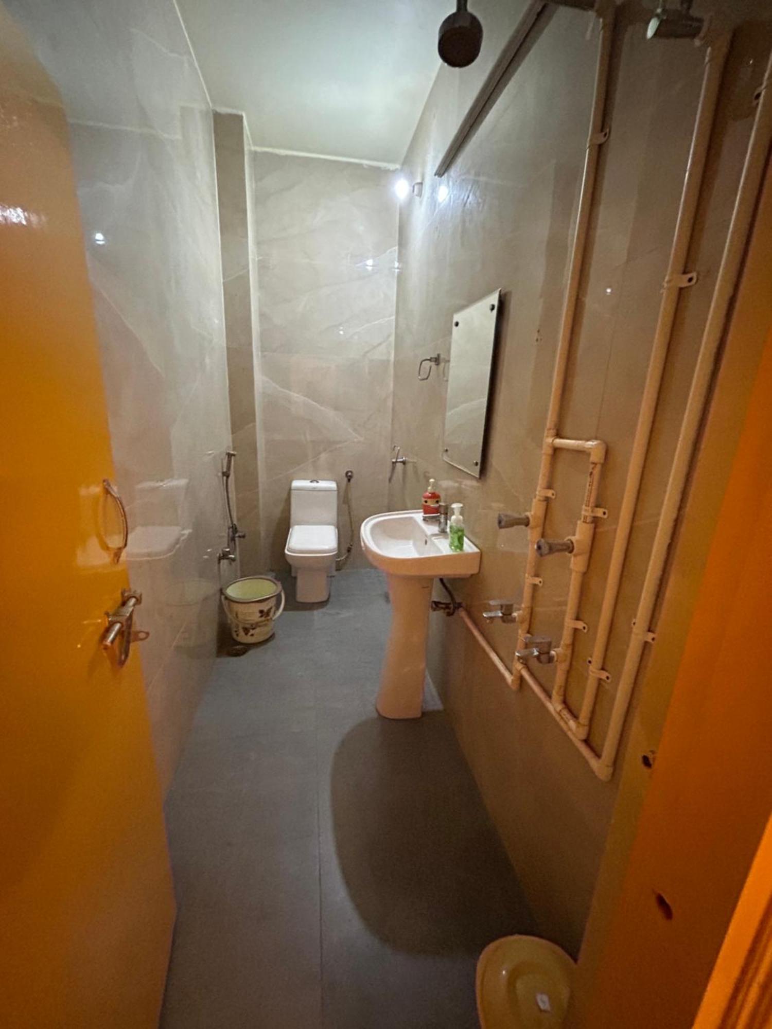 The Yellow House - Couple'S Getaway In Gomti Nagar- 1 Bhk Lucknow Exterior foto